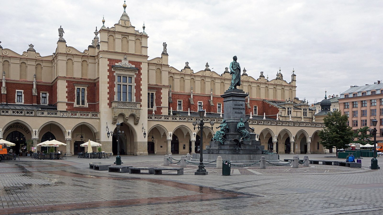 Суконные ряды на Рыночной площади Кракова